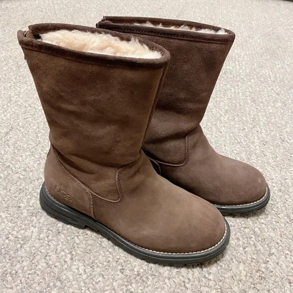 UGG Brown Shearling Boots - Picture 1 of 4